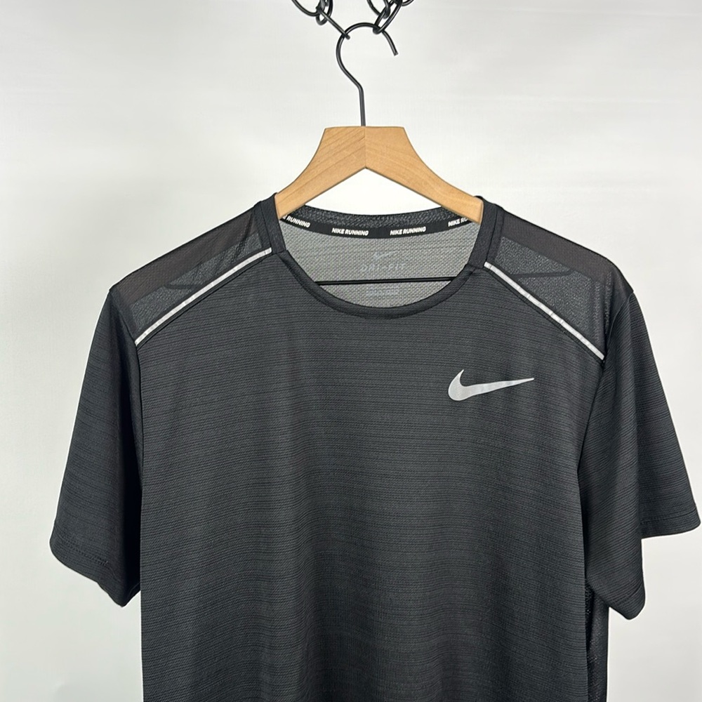NWOT Nike Running Dri-Fit Breathable T-Shirt - Black - Large